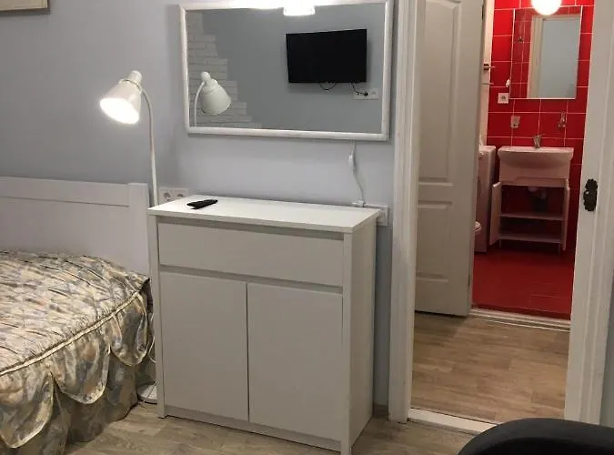 в самом центе одессы, пешком 5 мин. до ул. дерибасовской *