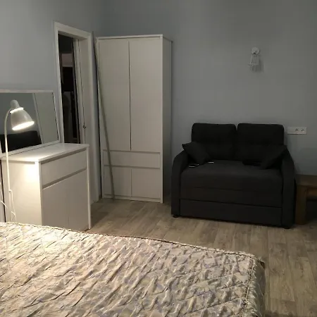 в самом центе одессы, пешком 5 мин. до ул. дерибасовской Apartment