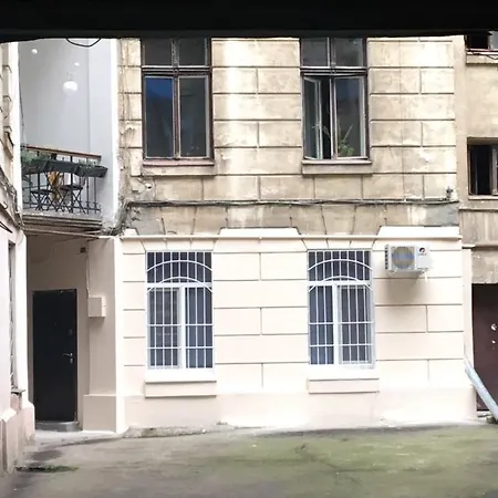в самом центе одессы, пешком 5 мин. до ул. дерибасовской Odessa