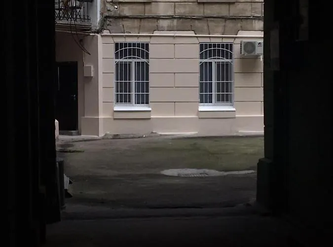 в самом центе одессы, пешком 5 мин. до ул. дерибасовской Apartment *